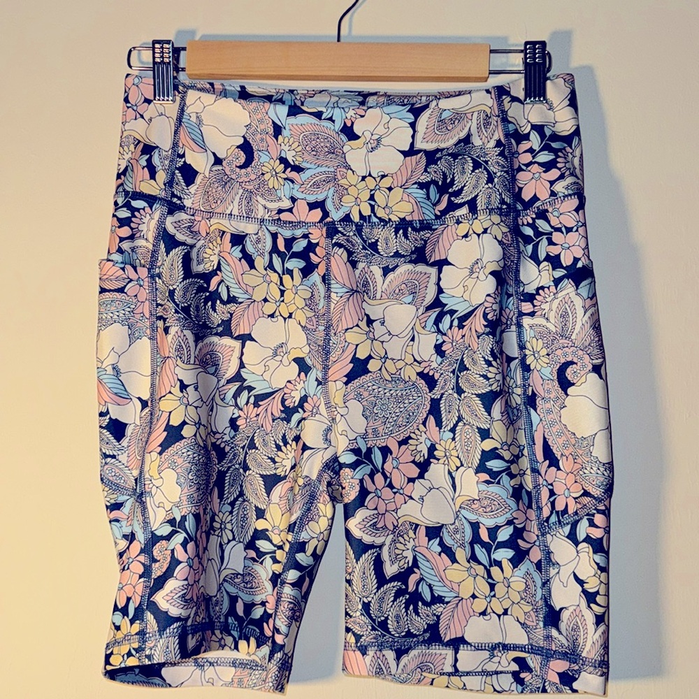 Women’s Tahari Sport Shorts, Size Medium